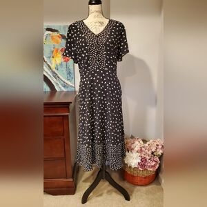 TALBOTS,WOMEN'S BLACK V NECK, SHORT SLEEVE, DELICATE WHITE PRINT, SIZE 16 P.